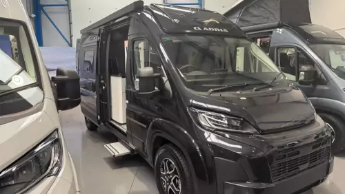 Adria Twin Supreme 600 SPB GB (2026) - Black