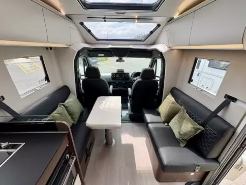 Adria Coral Supreme MB 670 (2025)