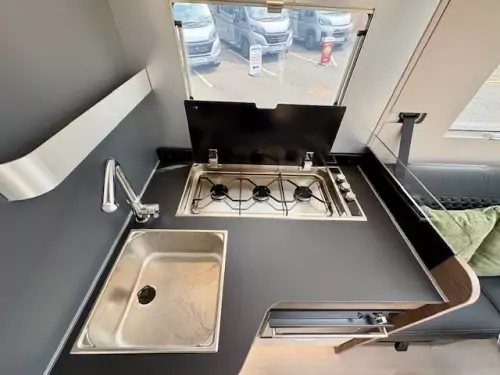 Adria Coral Supreme MB 670 (2025)