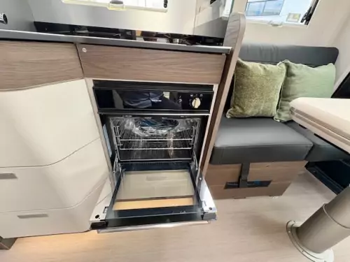 Adria Coral Supreme MB 670 (2025)