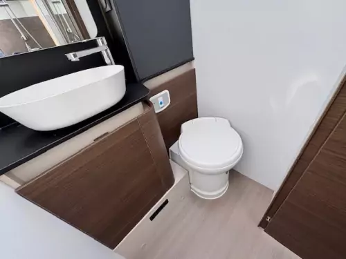 Adria Coral Supreme MB 670 (2025)
