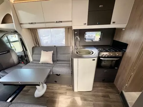 Swift Voyager 594 (2025)