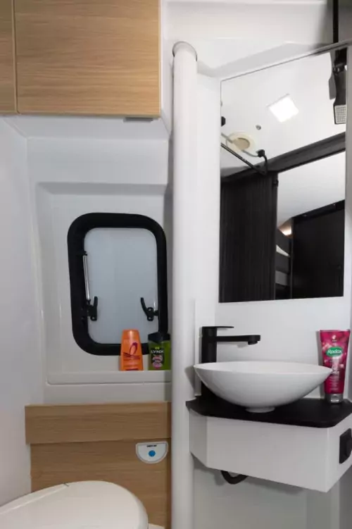Adria Twin 60Y 640 SGX (2026)