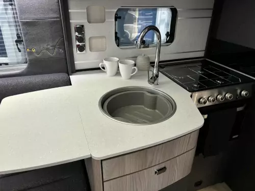 Swift Trekker 584 (2026)