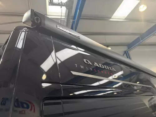 Adria Twin Supreme 600 SPB GB (2026) - Black