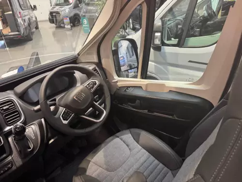 Adria Twin Supreme 600 SPB GB (2026) - Black