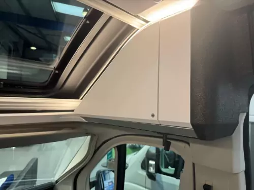 Adria Twin Supreme 600 SPB GB (2026) - Black