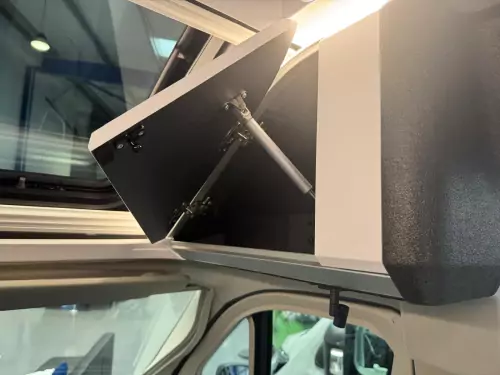 Adria Twin Supreme 600 SPB GB (2026) - Black