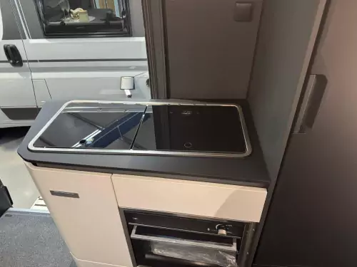 Adria Twin Supreme 600 SPB GB (2026) - Black