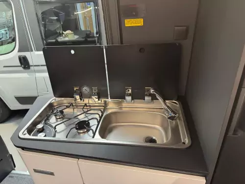 Adria Twin Supreme 600 SPB GB (2026) - Black