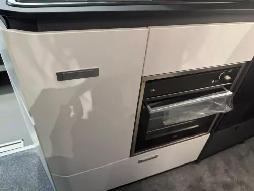 Adria Twin Supreme 600 SPB GB (2026) - Black