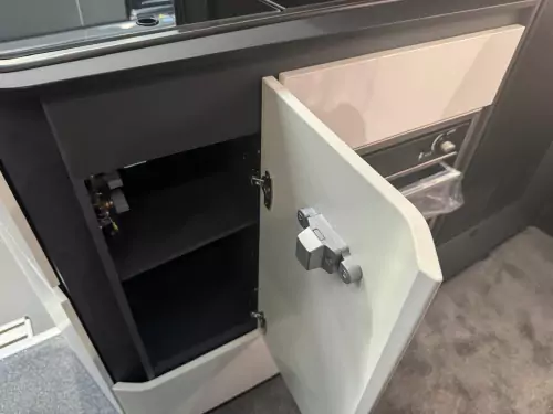 Adria Twin Supreme 600 SPB GB (2026) - Black