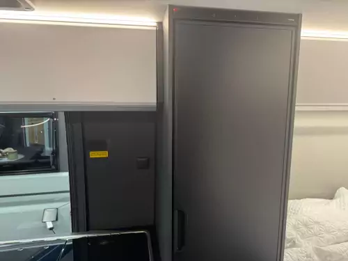 Adria Twin Supreme 600 SPB GB (2026) - Black