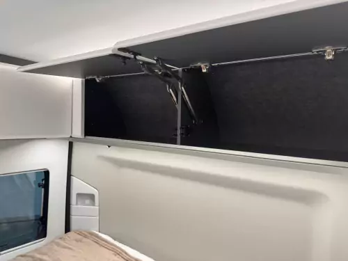 Adria Twin Supreme 600 SPB GB (2026) - Black