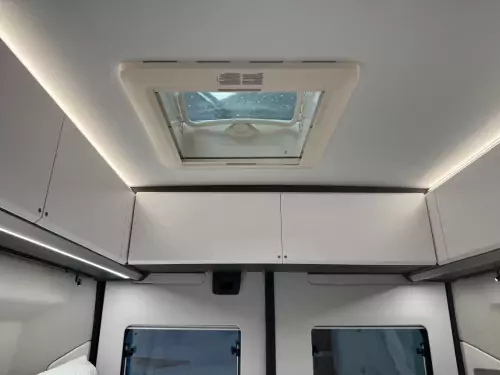 Adria Twin Supreme 600 SPB GB (2026) - Black