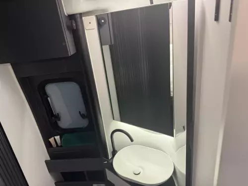 Adria Twin Supreme 600 SPB GB (2026) - Black