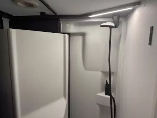 Adria Twin Supreme 600 SPB GB (2026) - Black