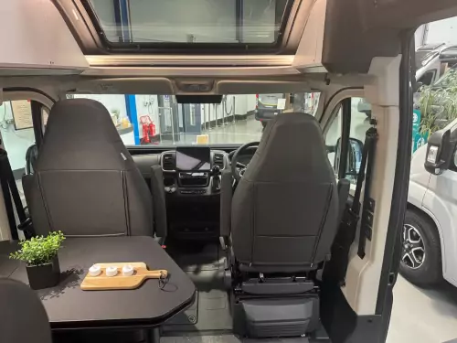 Adria Twin Supreme 600 SPB GB (2026) - Black