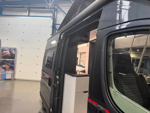 Adria Twin Supreme 600 SPB GB (2026) - Iron Grey