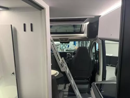 Adria Twin Supreme 600 SPB GB (2026) - Iron Grey