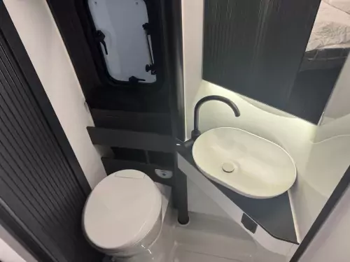 Adria Twin Supreme 600 SPB GB (2026) - Iron Grey