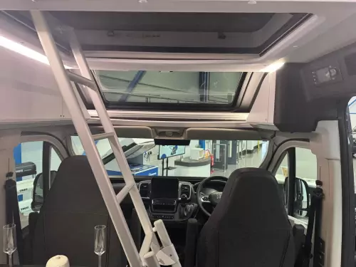 Adria Twin Supreme 600 SPB GB (2026) - Iron Grey