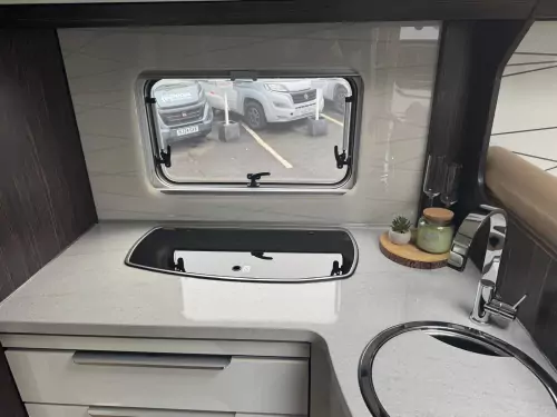 Burstner Elegance i910G (2017)