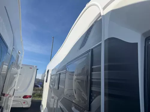 Swift Escape 694 (2026)