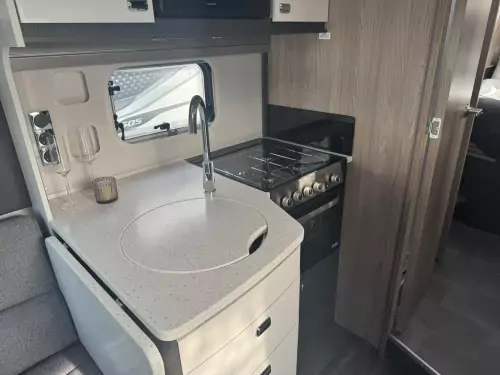 Swift Escape 694 (2026)