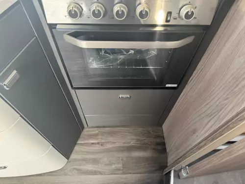 Swift Escape 694 (2026)