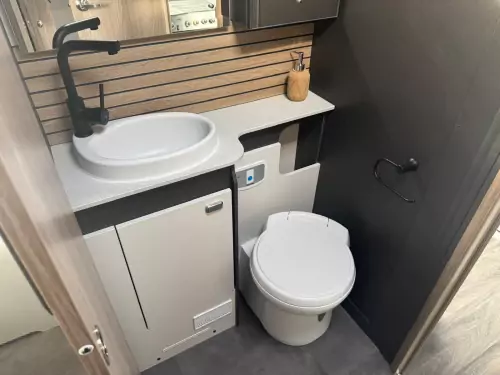 Swift Escape 694 (2026)