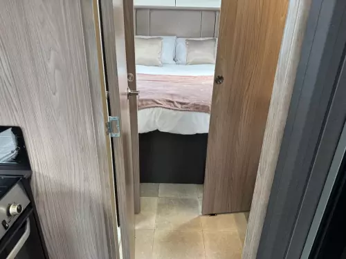 Swift Voyager 594 (2025)