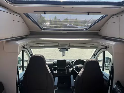 Adria Coral Supreme 670 DC (2026)