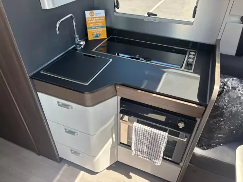 Adria Coral Supreme 670 DC (2026)