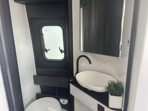 Adria Twin Supreme 600 SPB GB (2026)