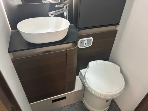 Adria Matrix Supreme MB 670 DL (2027)