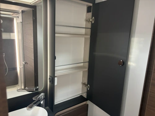 Adria Matrix Supreme MB 670 DL (2027)