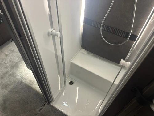 Adria Matrix Supreme MB 670 DL (2027)