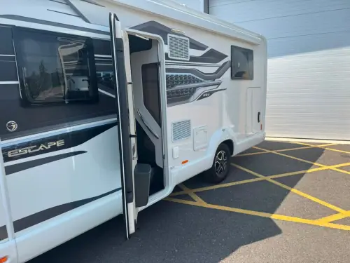 Swift Escape 694 (2025)