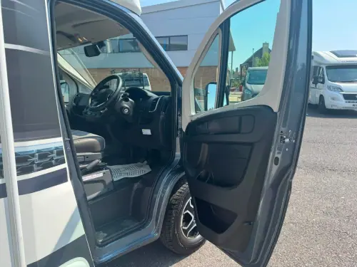 Swift Escape 694 (2025)