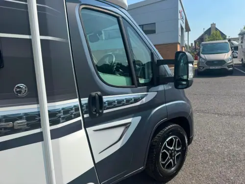 Swift Escape 694 (2025)