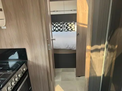Swift Escape 694 (2025)
