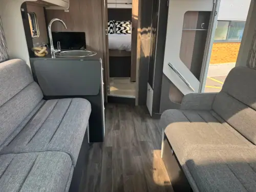 Swift Escape 694 (2025)