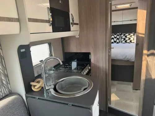 Swift Escape 694 (2025)