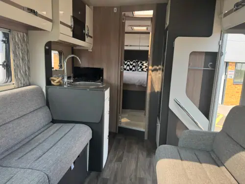 Swift Escape 694 (2025)