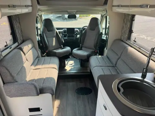 Swift Escape 694 (2025)